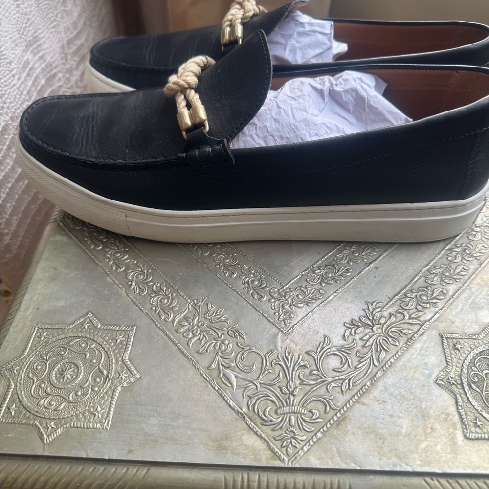 GRAND VOYAGE Handcrafted Black Leather Loafers - Picture 6 of 12